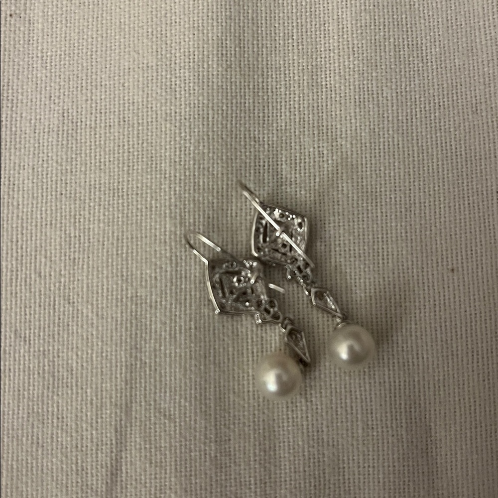 Elegant Silver and Pearl Drop Earrings - Picture 3 of 3